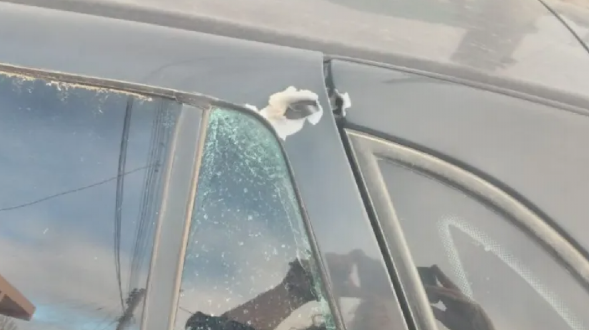 Vecinos del barrio Abásolo reclaman más seguridad: "Le pegaron un balazo a mi coche"