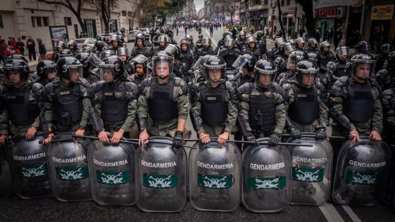 El Gobierno avanza con un decreto para redefinir las funciones de Gendarmería, Prefectura y la PSA