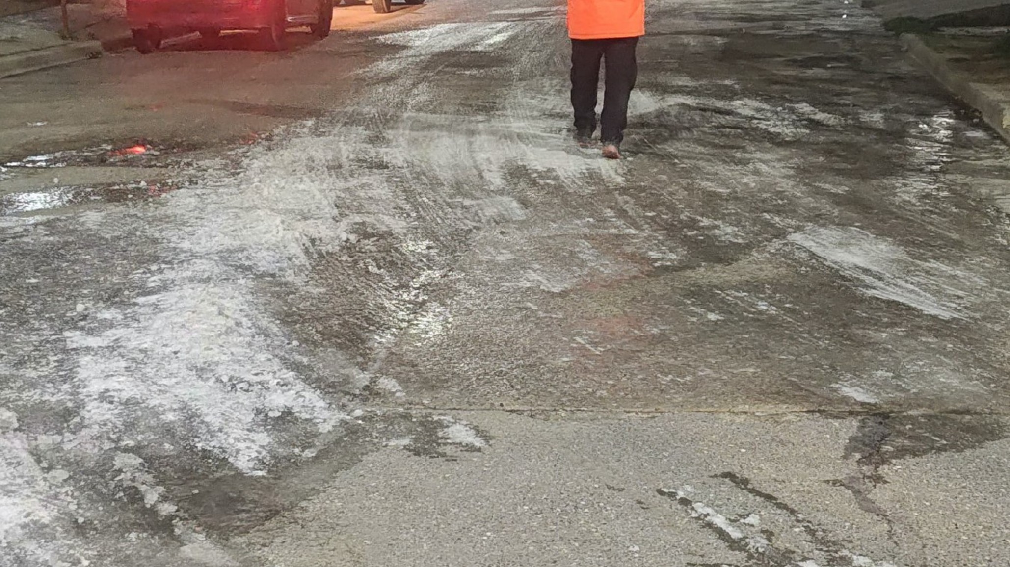 Piden evitar lavar veredas o derrochar agua por las heladas