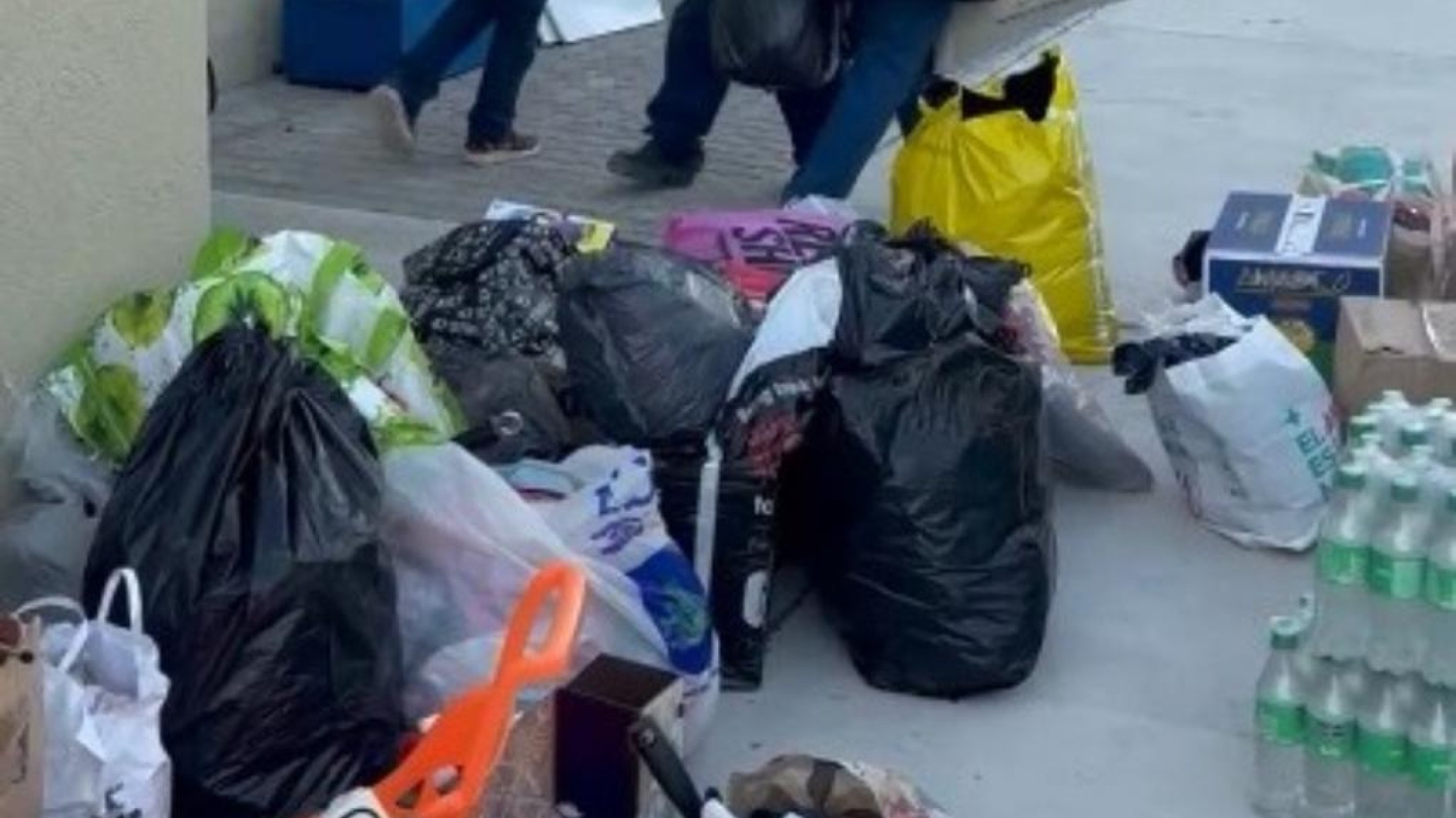 Dos camiones repletos de donaciones llegarán a Gualjaina gracias a la solidaridad de Comodoro