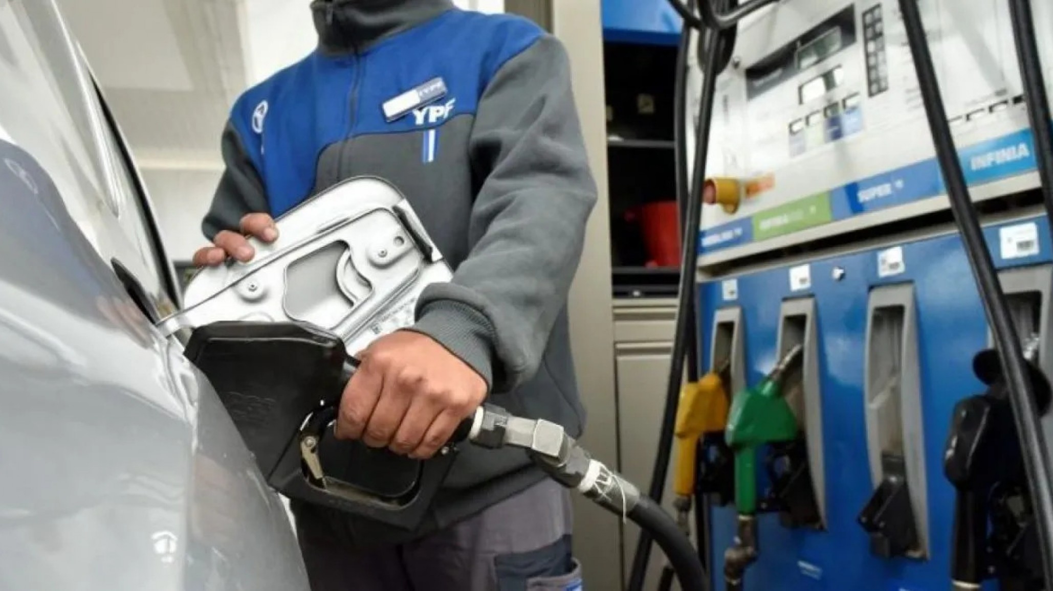 Aumentaron los combustibles: "Nos sorprendió la hora, fue alrededor de las 2:30 de la madrugada"