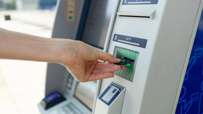 Dejó su sesión abierta en un cajero automático y le robaron $2 millones en Caleta Olivia