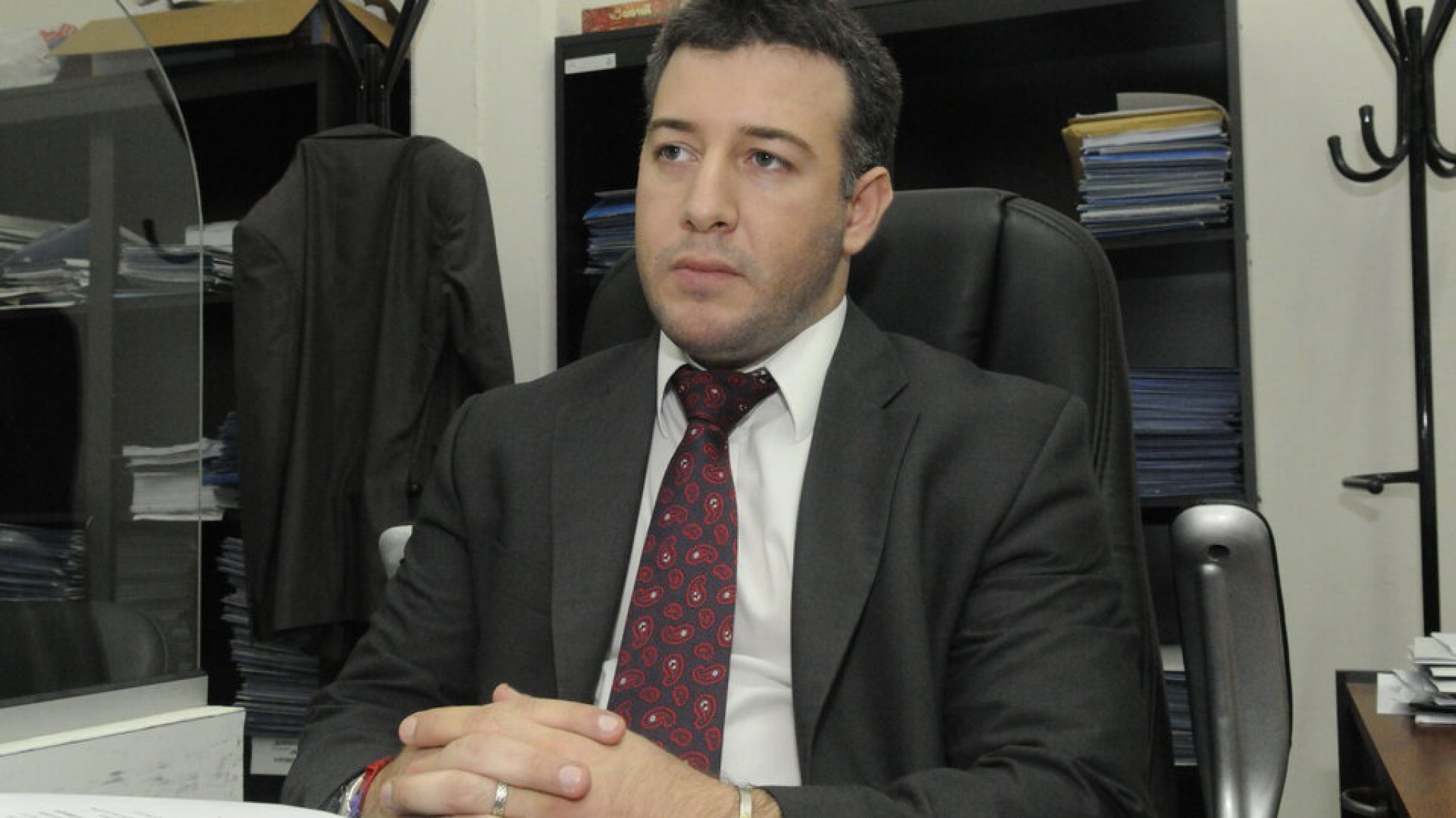 Un exfiscal de Rosario condenado por espiar durante casi un año a su ex novia y su familia