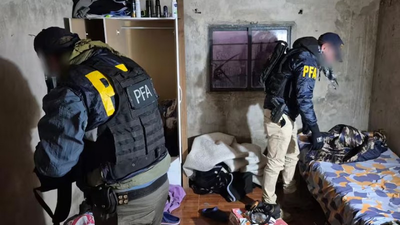 Tras alerta del FBI, allanaron a un adolescente de 17 años que se habría contactado con ISIS