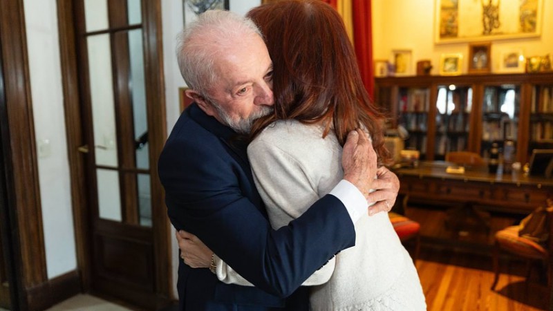 Cristina Kirchner recibió la visita de Lula da Silva: "también intentaron callarlo. No pudieron"