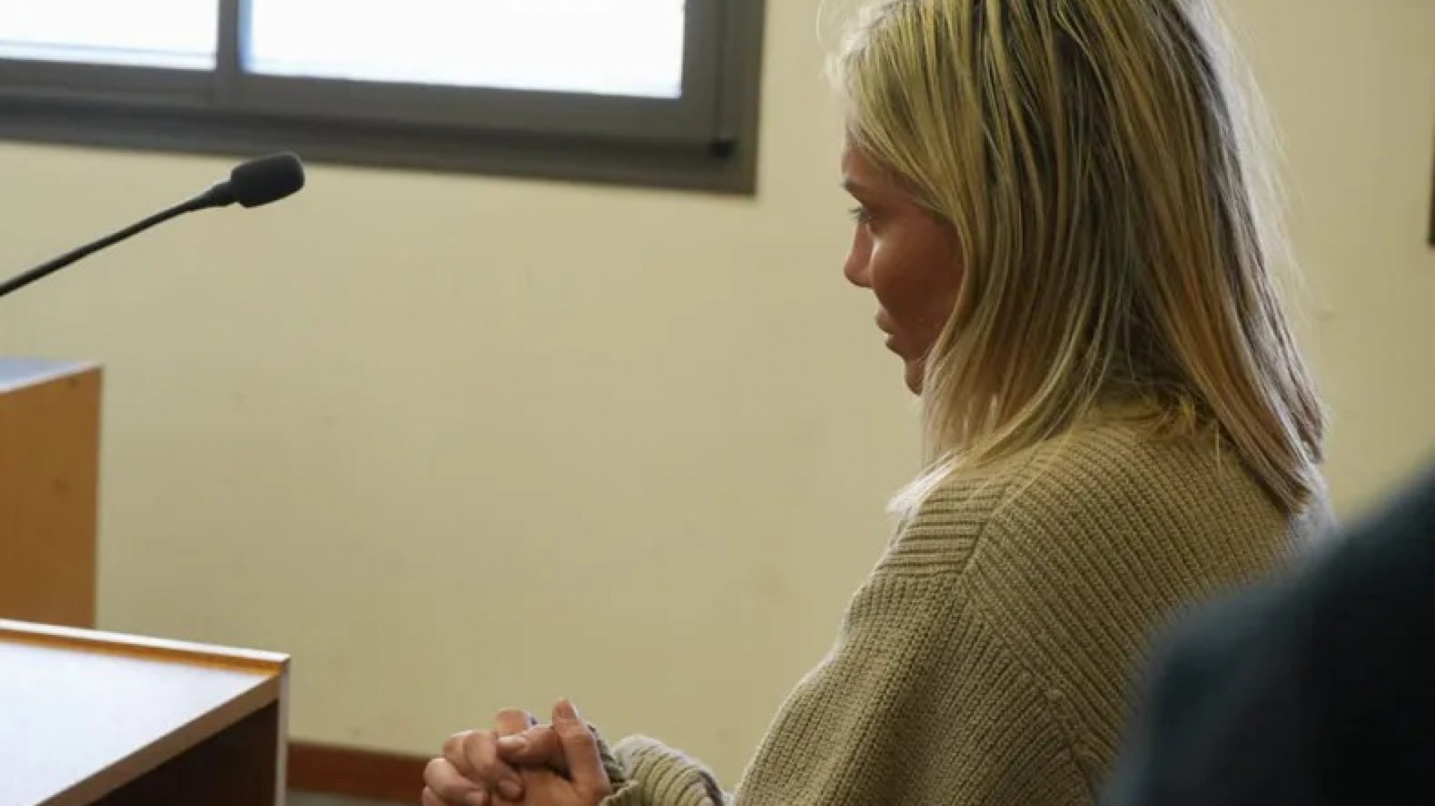 Día de furia en San Juan: Encontró a su novio con su ex, chocó su auto y ahora es condenada por daños