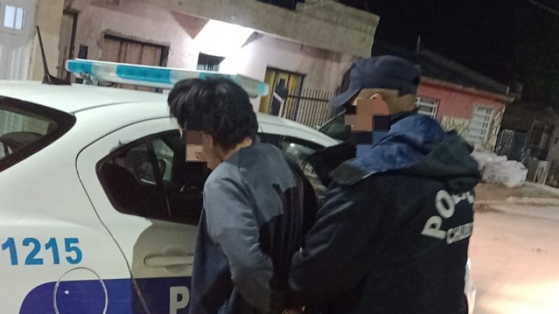 Tenía pedido de captura y lo atraparon caminando por La Floresta