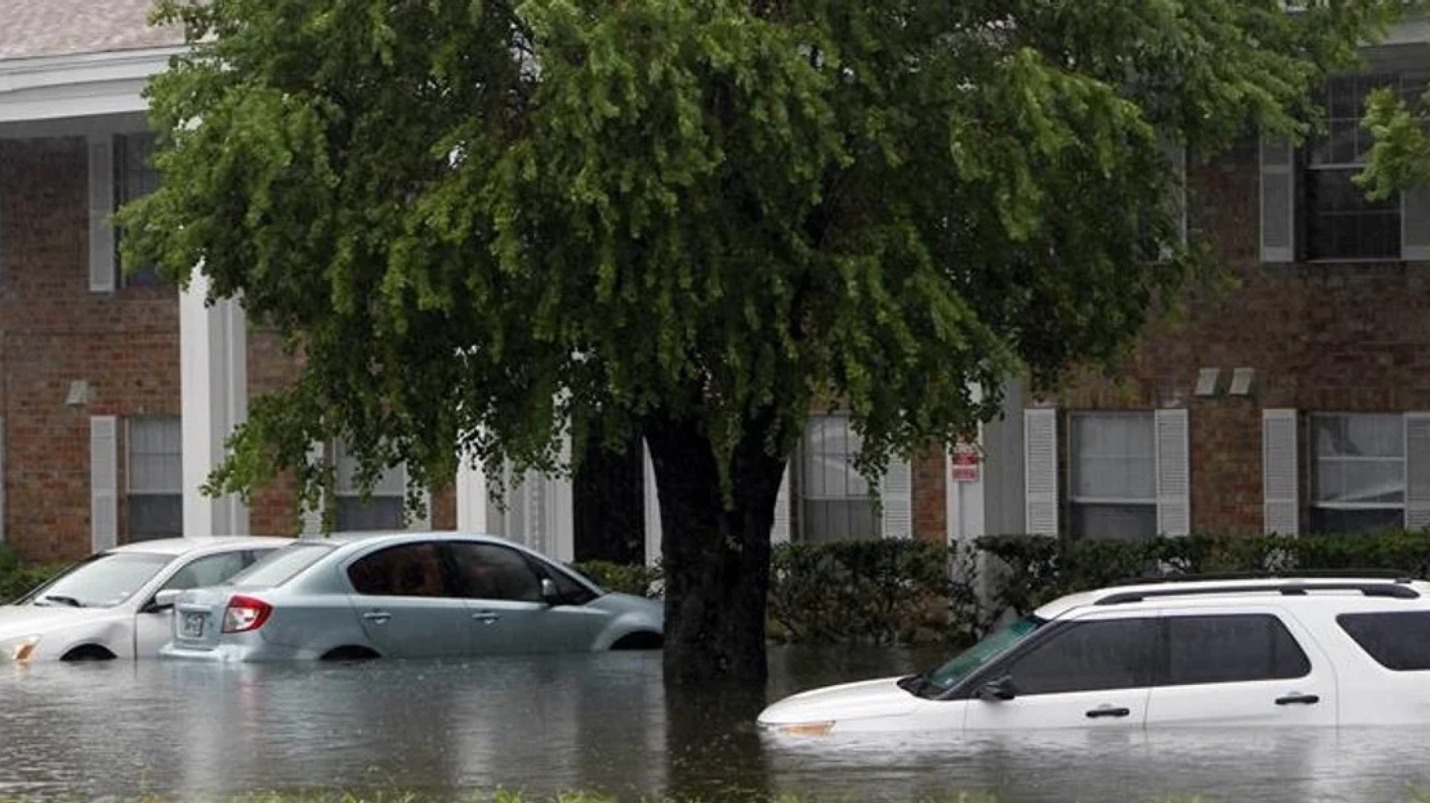 Tragedia en Texas: una inundación arrasó un campamento y dejó 13 muertos y 20 niños desaparecidos