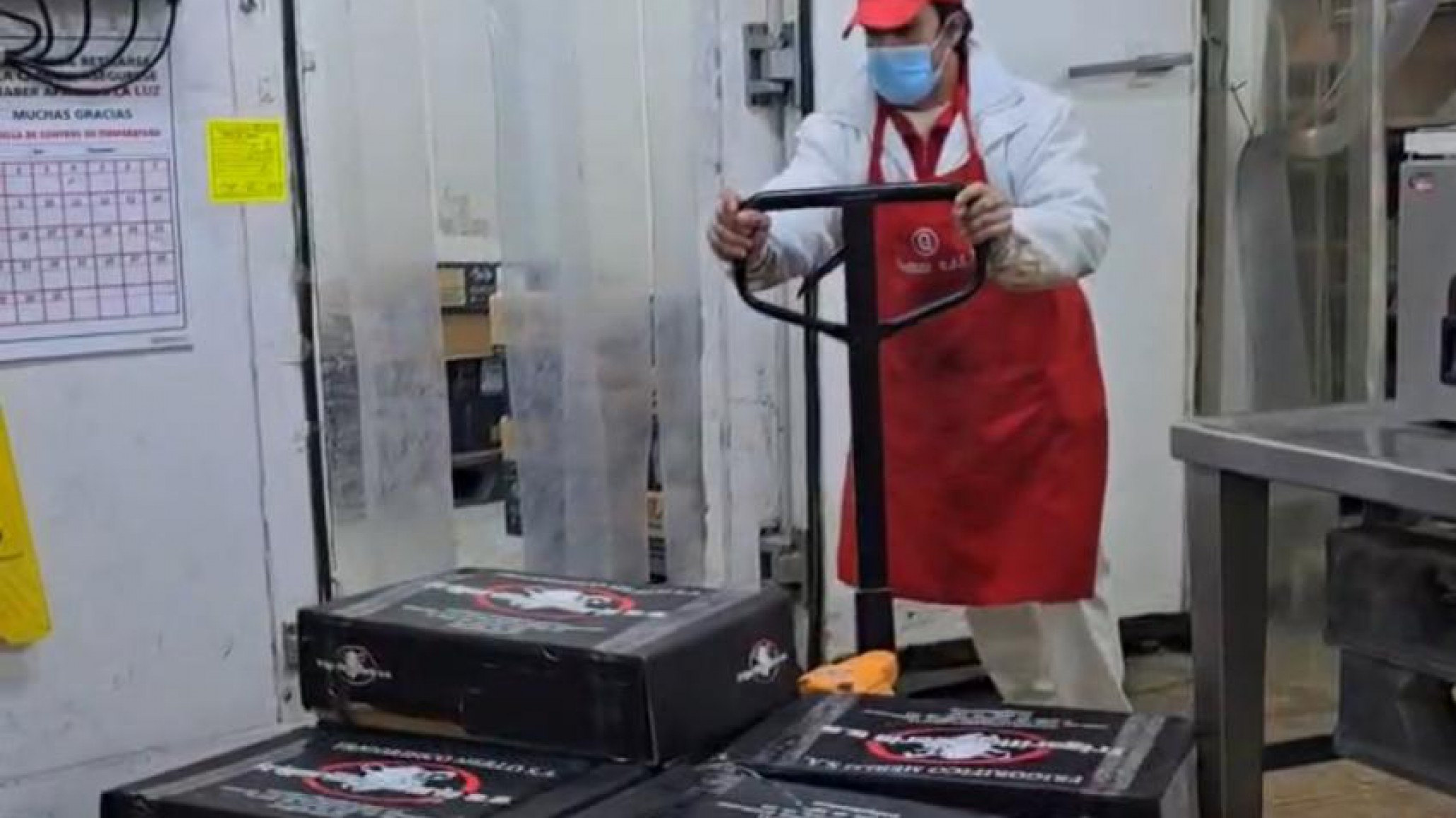 Llegó la carne con hueso al mercado: "Es un producto complementario que ayuda a los carniceros"