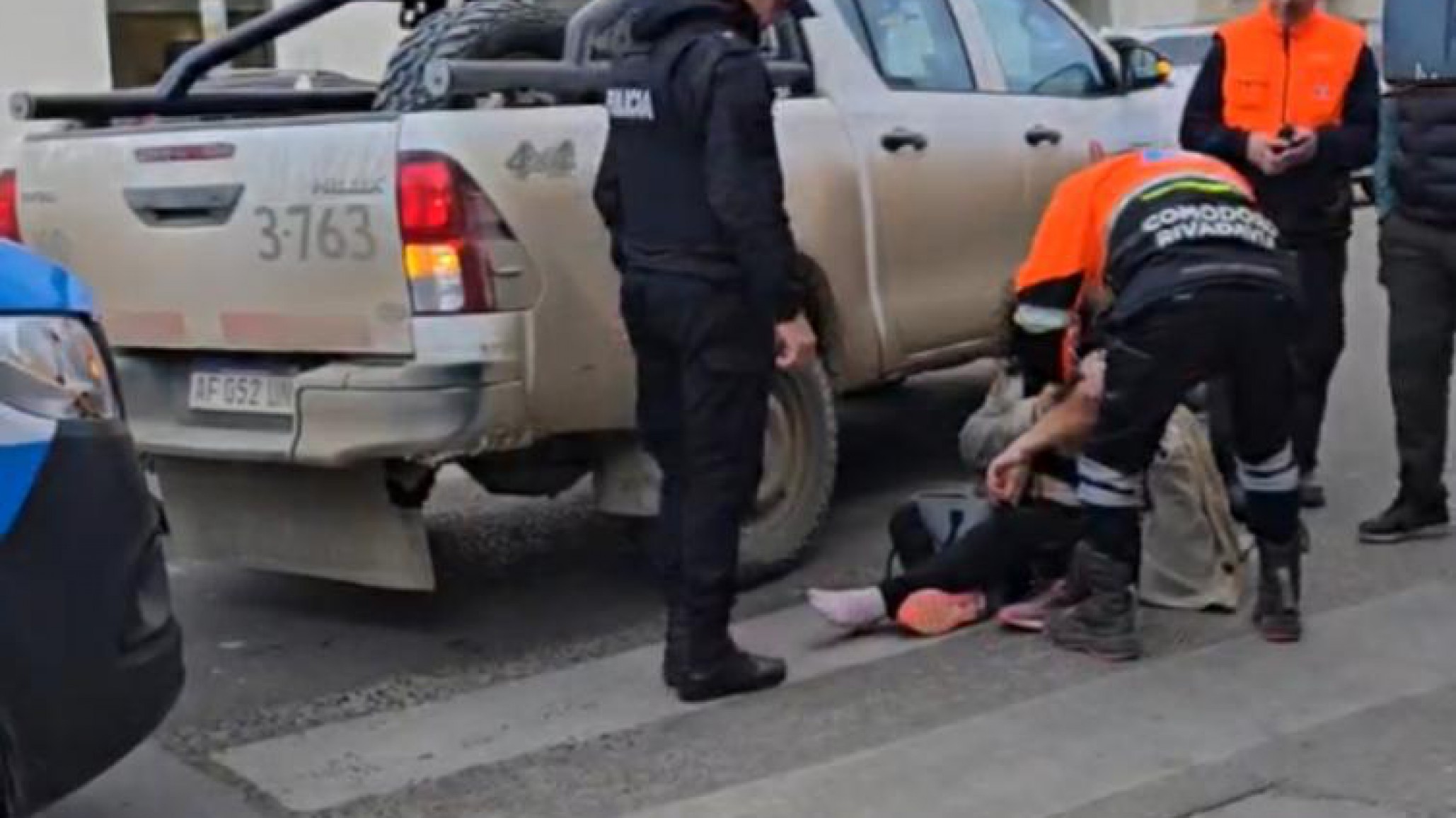 Atropellaron a una mujer mientras cruzaba por la senda peatonal
