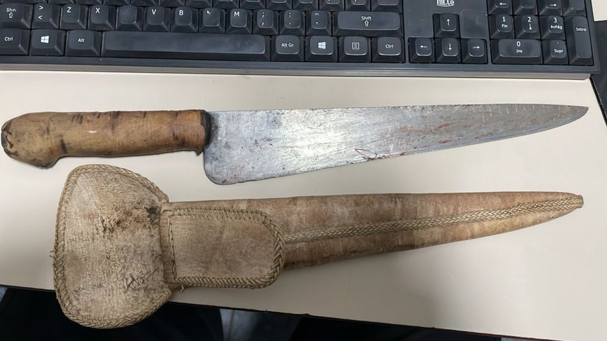 Trevelin: Una pelea que comenzó fuera de un local y siguió en una casa terminó con detenidos agresivos y ebrios