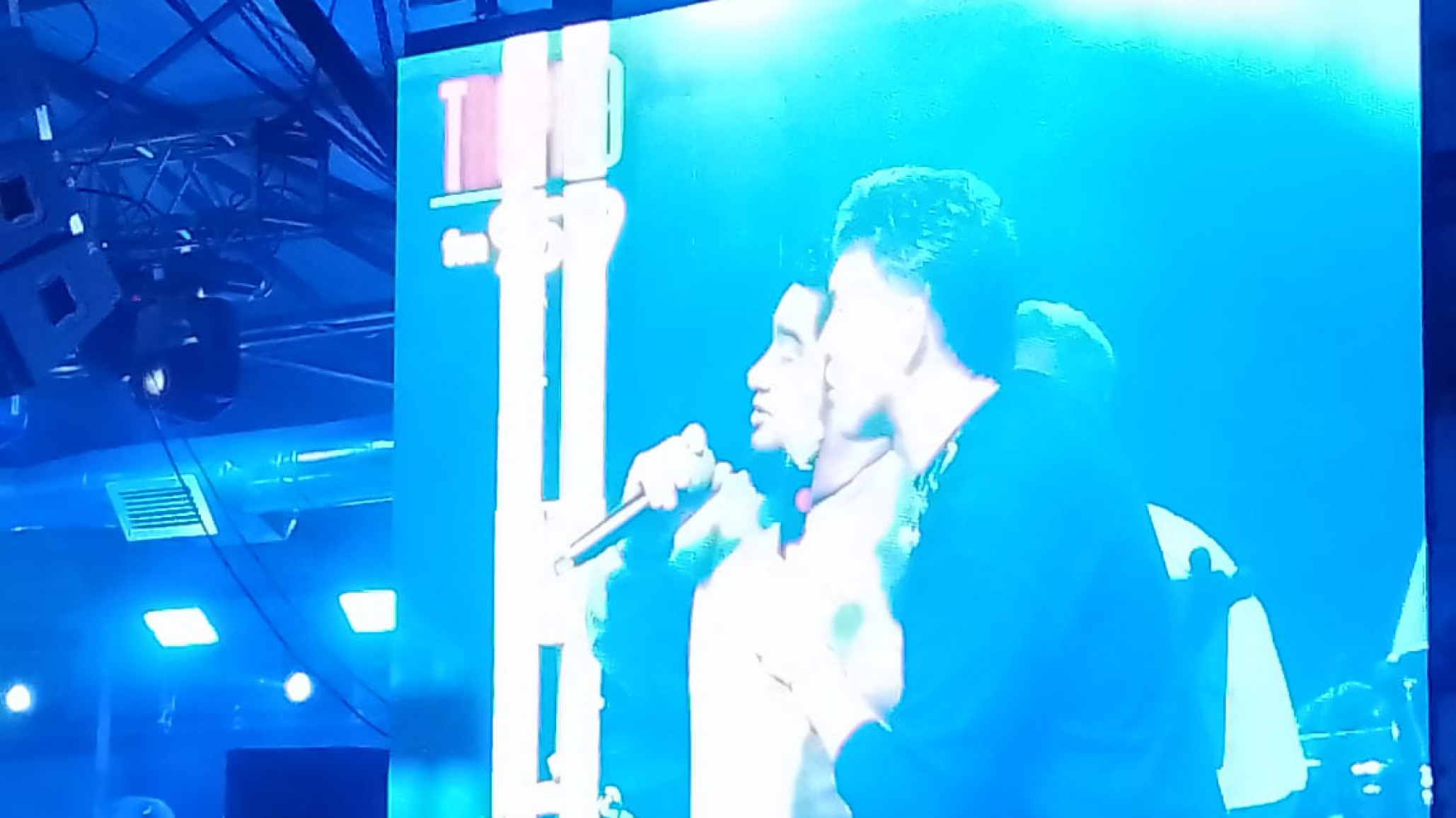 En pleno recital de Banda XXI, Juan Manuel le propuso casamiento a Yamila y emocionó a todo el público