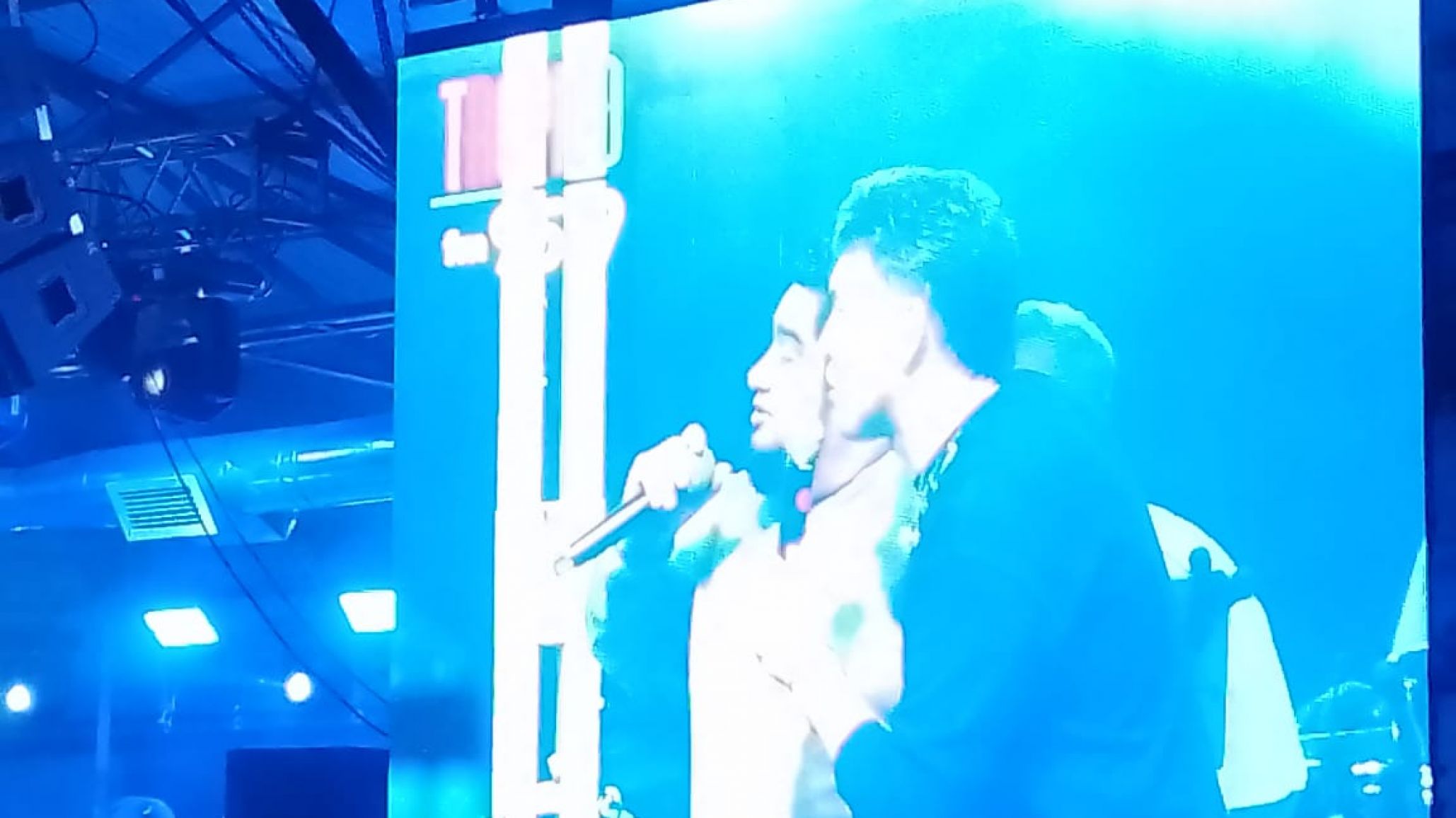 En pleno recital de Banda XXI, Juan Manuel le propuso casamiento a Yamila y emocionó a todo el público