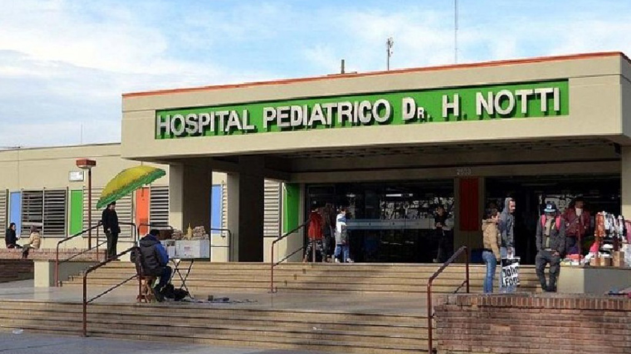 Un adolescente de 14 años intentó cruzar la autopista corriendo, fue atropellado y debieron amputarle la pierna