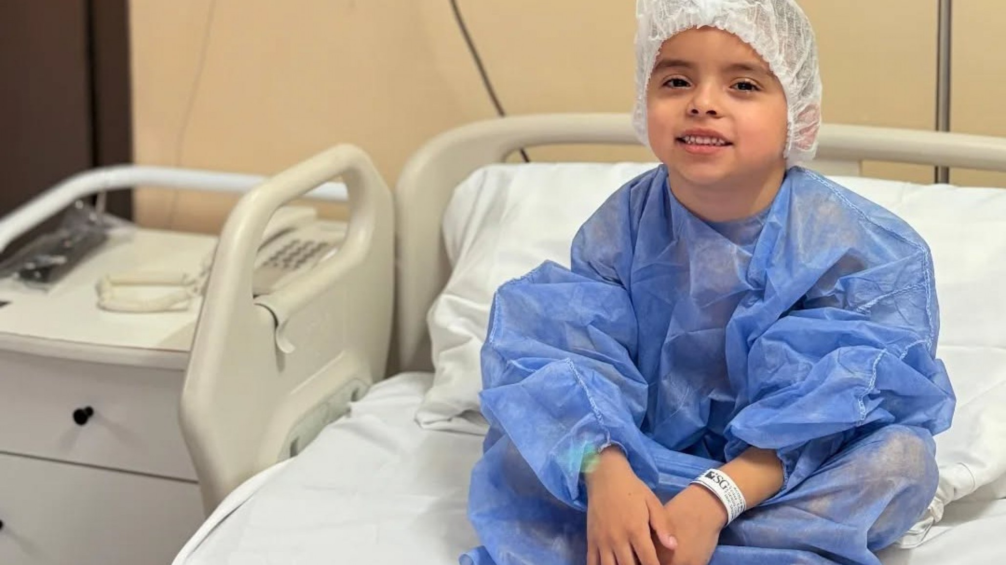 Isaías, el niño comodorense, enfrenta su sexta cirugía: "Pidan mucho por cada mano que intervenga"