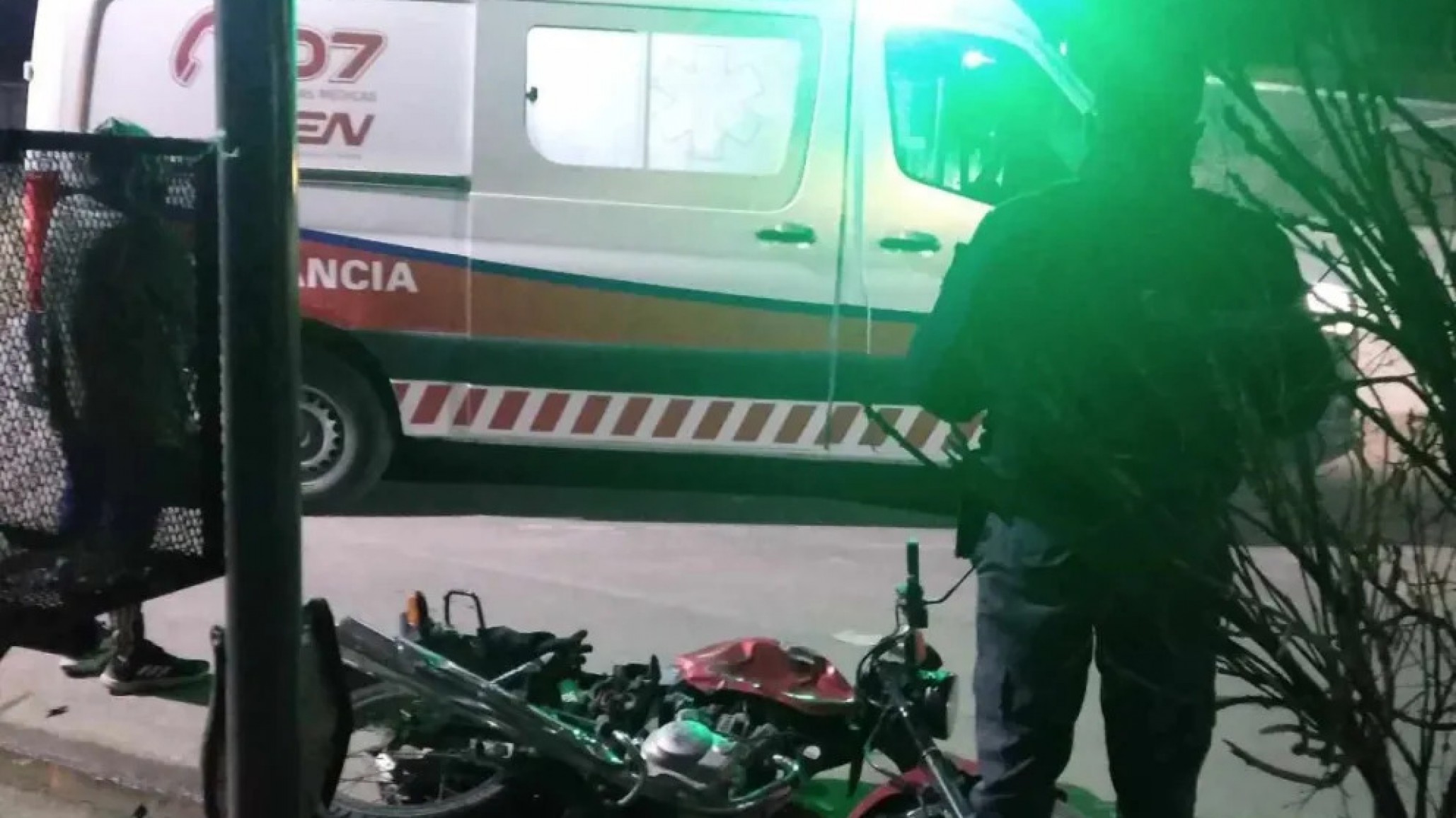 Tragedia: un motociclista murió tras un fuerte choque frontal con un auto
