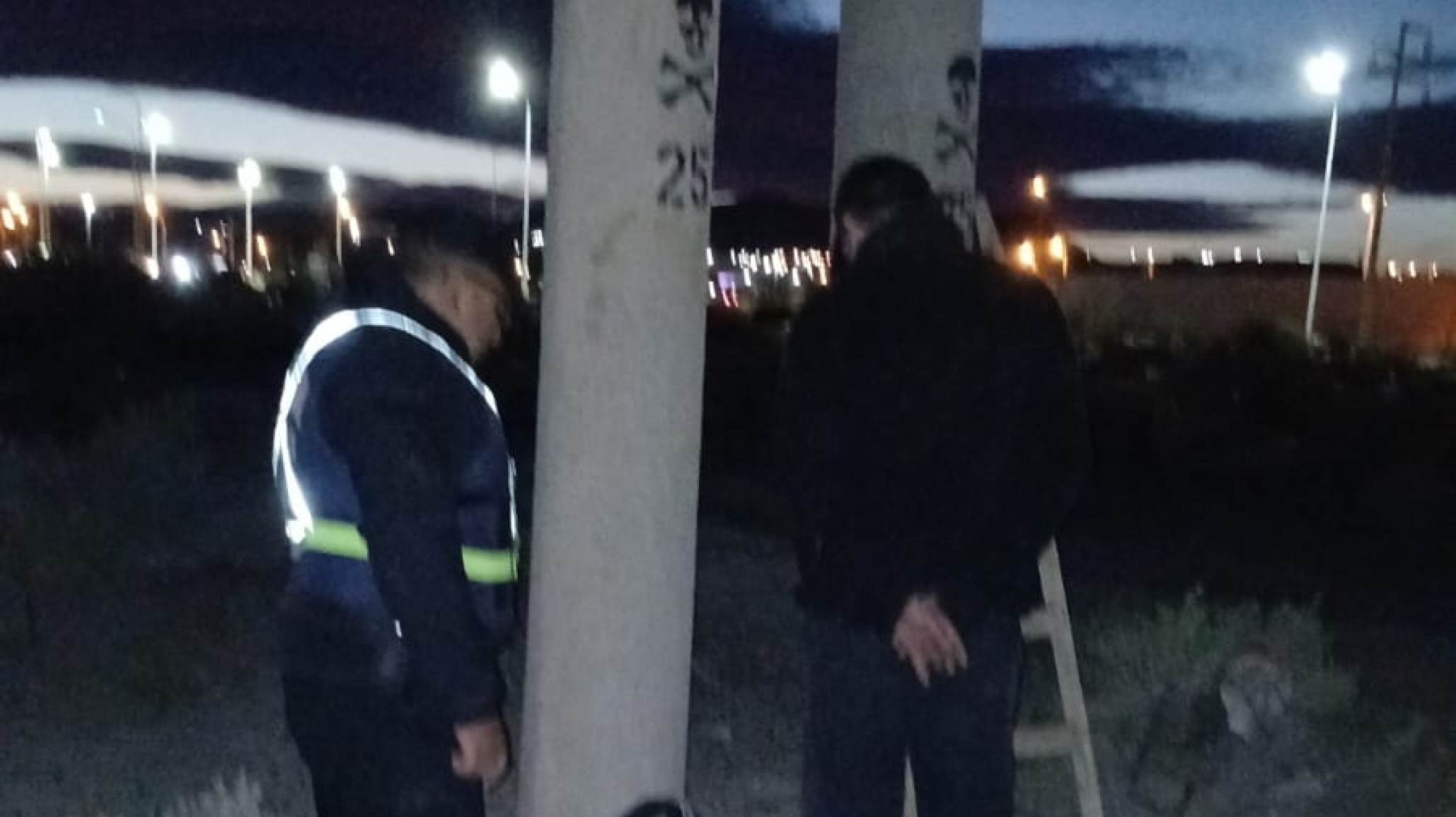 ¡In fraganti! Lo sorprendieron robando cables en Km 5