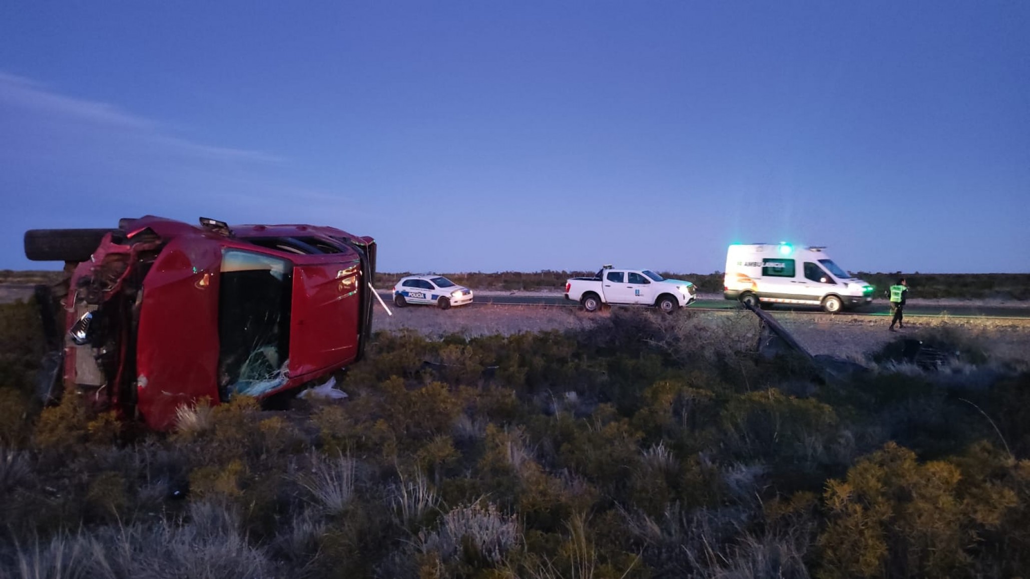 Accidente en la Ruta 3: dos personas resultaron heridas tras el vuelco de una camioneta