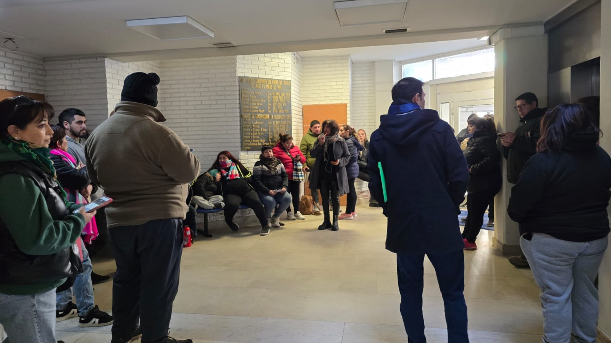 Familias de Ex Radio Estación exigieron una fecha concreta para acceder a los terrenos