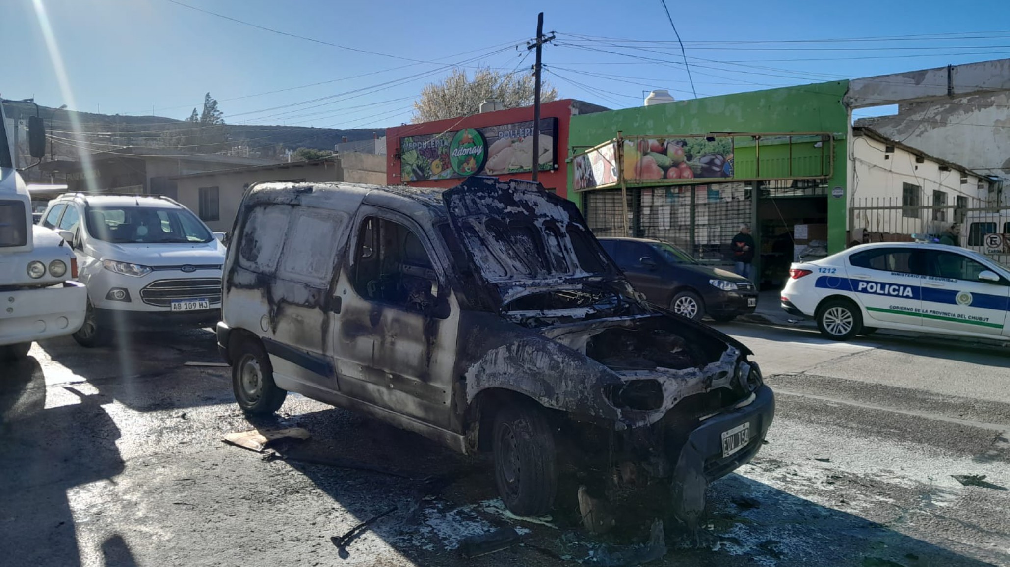 Se le incendió la camioneta y lamentó: "Nunca pensé que iba a terminar así"