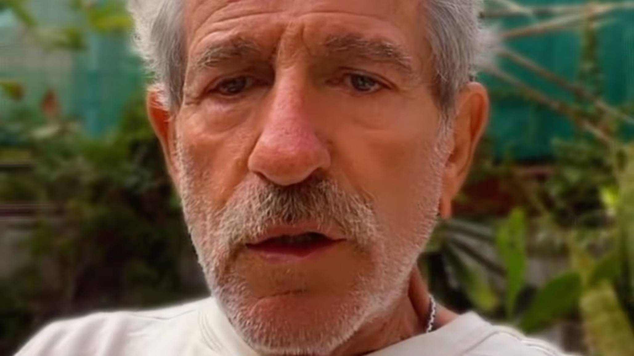 Pablo Alarcón sufrió un accidente cerebrovascular y chocó contra varios vehículos