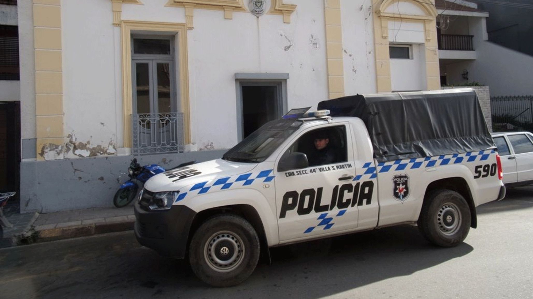 Secuestró y agredió a su expareja y a sus tres hijos: los gritos alertaron a una vecina