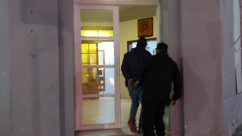 Robó dos cajas de bombones y fue detenido a pocas cuadras