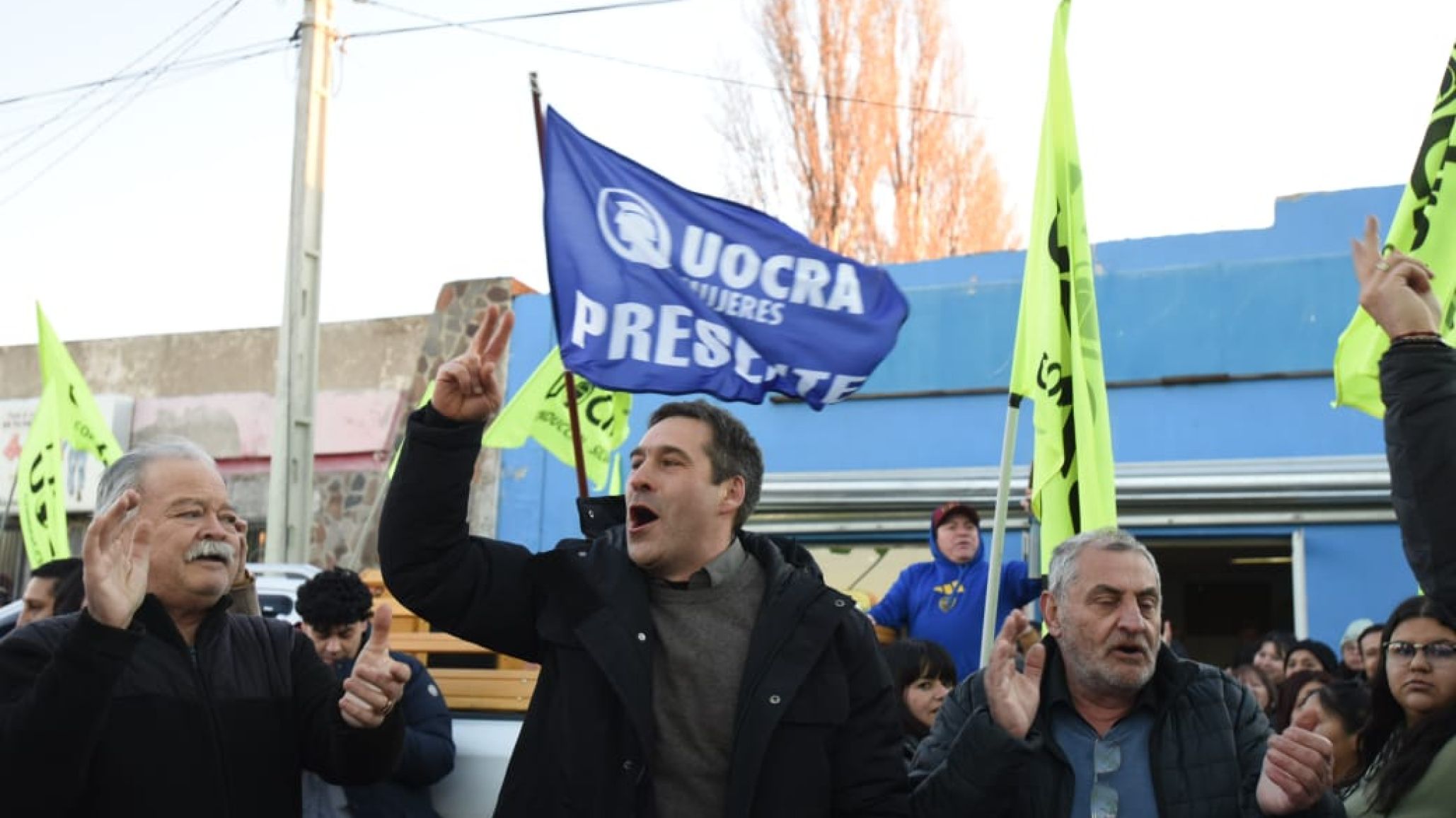 Luque lideró un acto con militantes en Sarmiento
