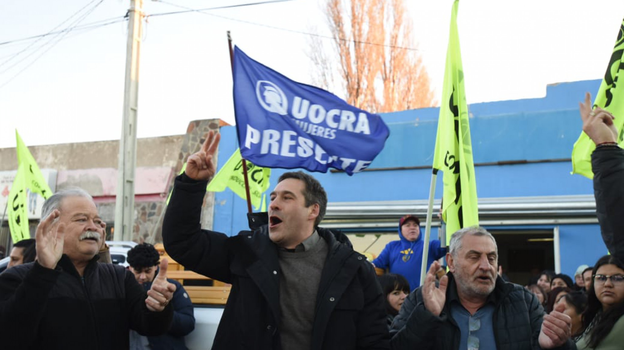 Luque lideró un acto con militantes en Sarmiento