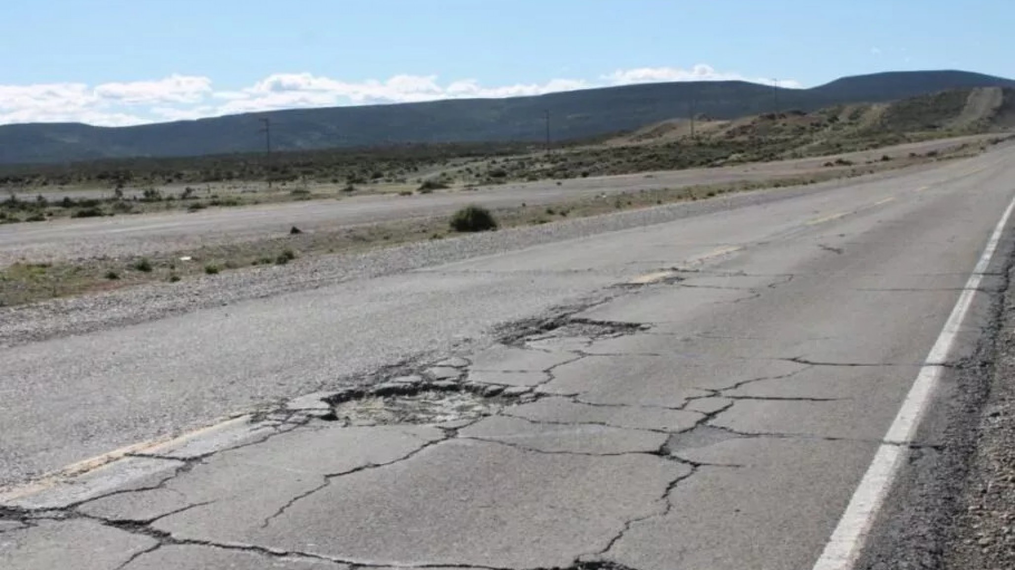 Todas las rutas nacionales en Chubut están habilitadas pero hay desvíos, barro y sectores con baches