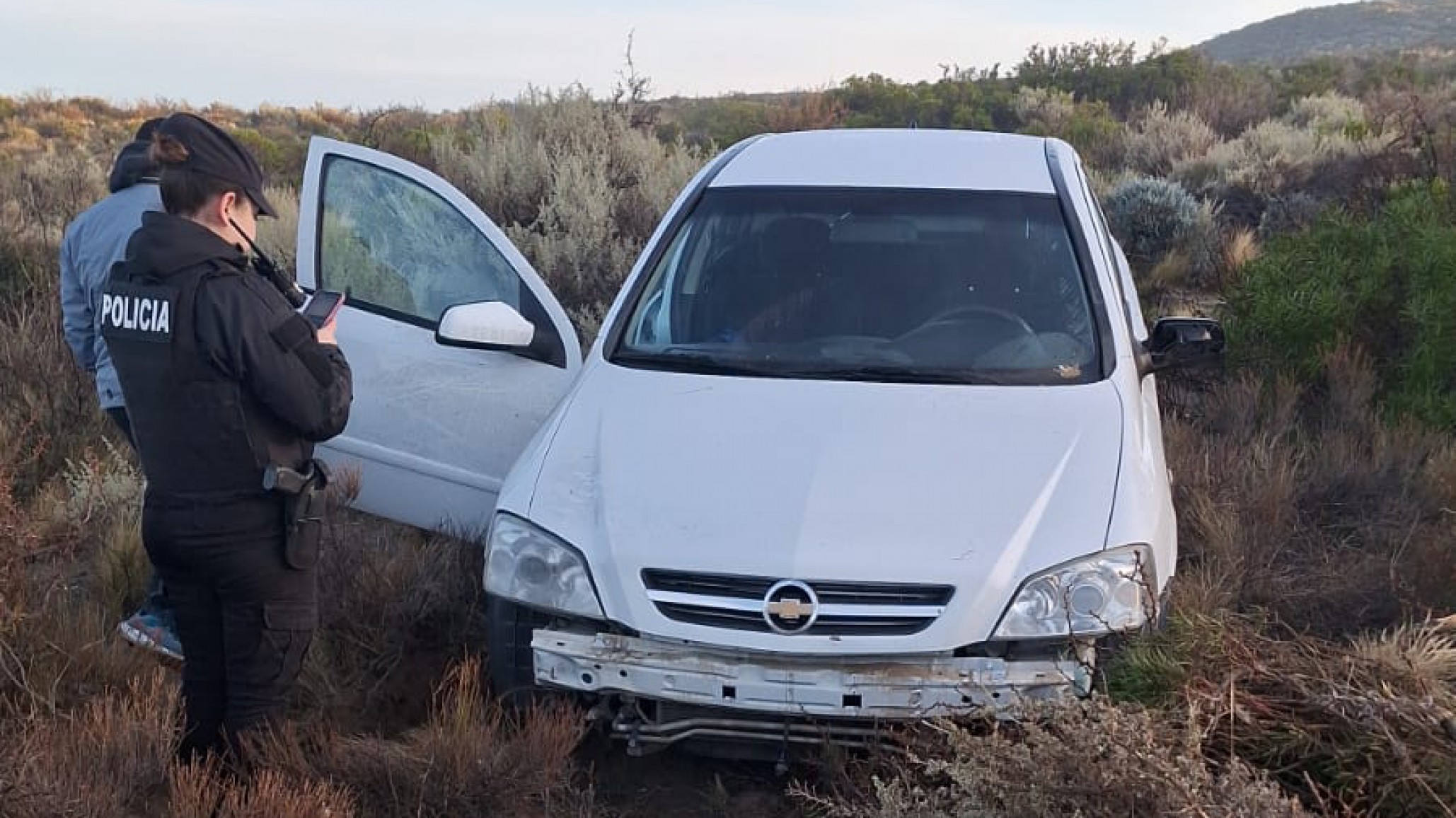 Accidente en Ruta 1: un joven volcó tras perder el control del auto por el asfalto humedo