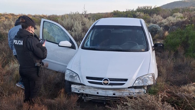 Accidente en Ruta 1: un joven volcó tras perder el control del auto por el asfalto humedo