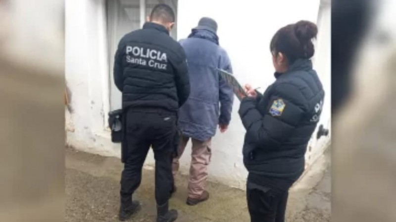 Golpeó y encerró a su pareja no vidente: pidió ayuda desde la ventana y fue rescatada