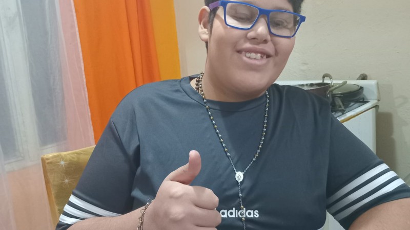 Se necesita ayuda para Axel: cocinan tortas fritas y calzones rotos para costear el viaje médico