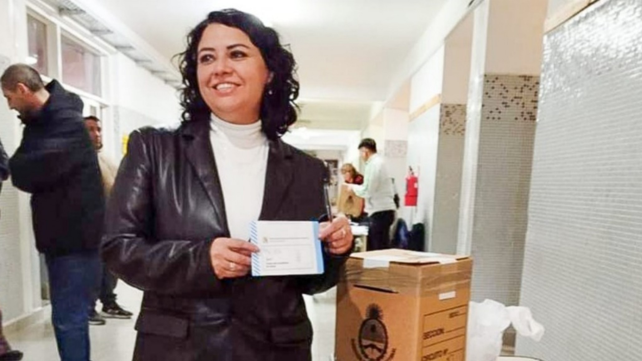 Lorena Elisaincin fue la primera candidata en votar en la interna peronista