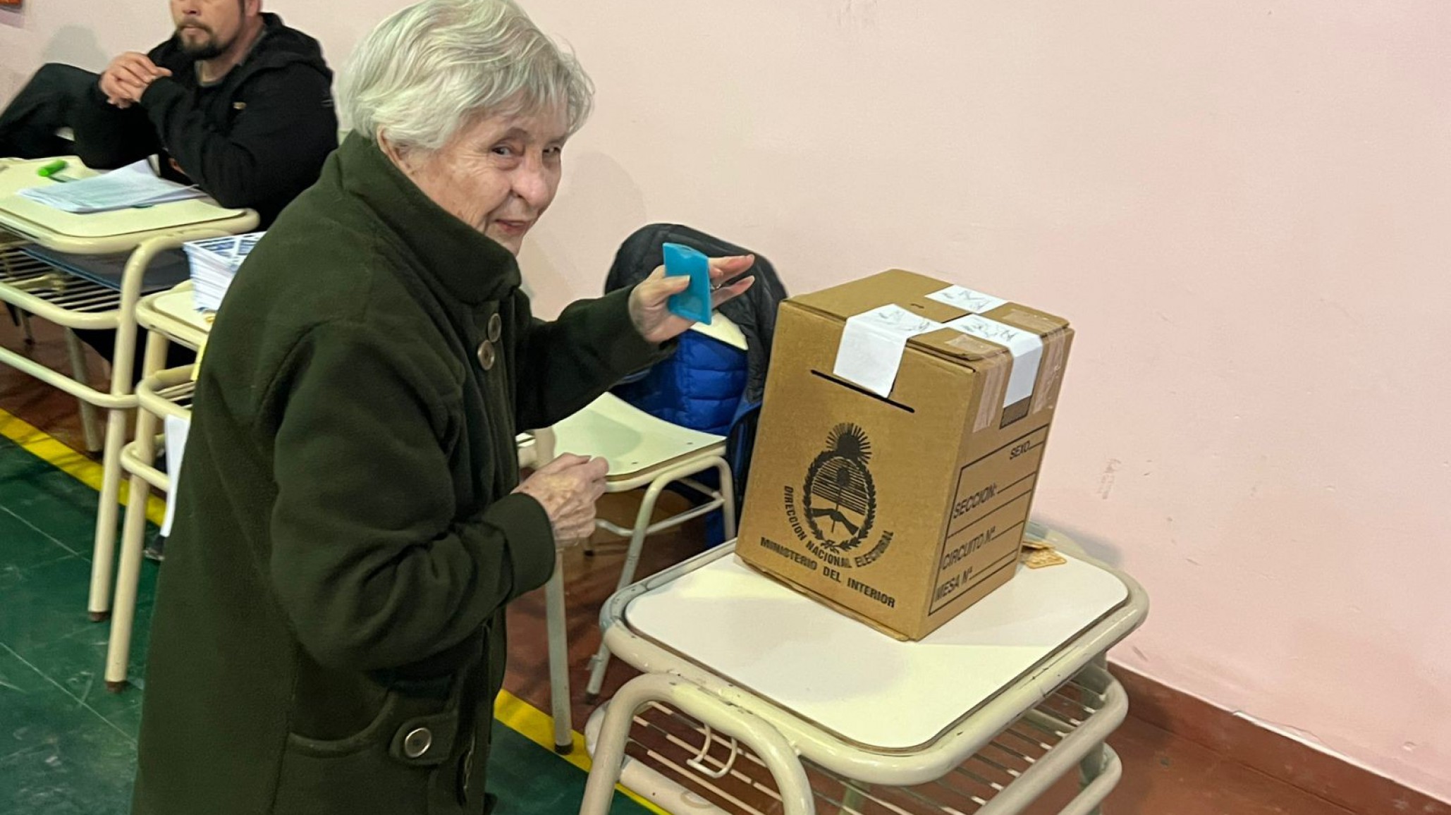 "Nunca me saqué los zapatos para cambiarme de banda": una militante de 87 años pidió votar con memoria y compromiso
