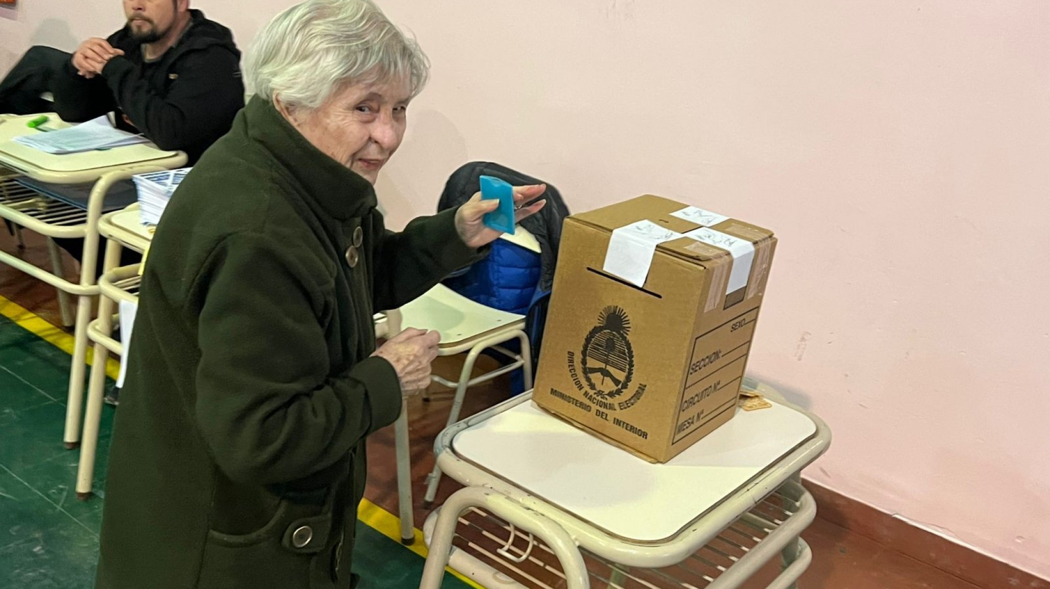 "Nunca me saqué los zapatos para cambiarme de banda": una militante de 87 años pidió votar con memoria y compromiso