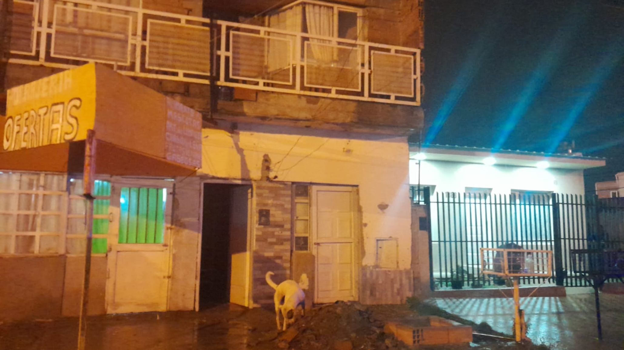 Ataque en San Cayetano: le dispararon tres veces, sigue grave y hoy definen la situación del agresor