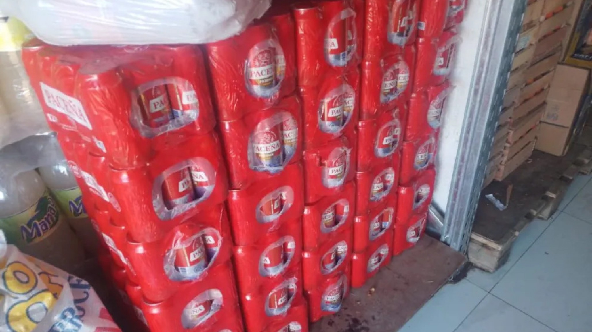 Secuestran 14 mil latas de cerveza sin documentación provenientes de Bolivia