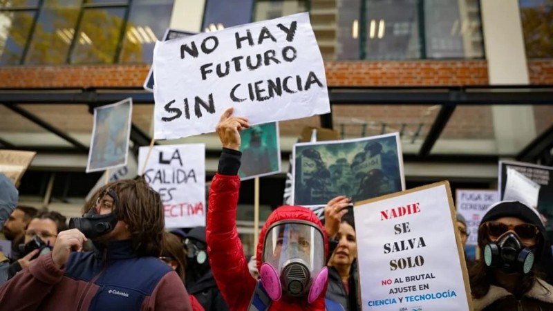 Trabajadores del CONICET iniciaron un paro de 48 horas con acampe