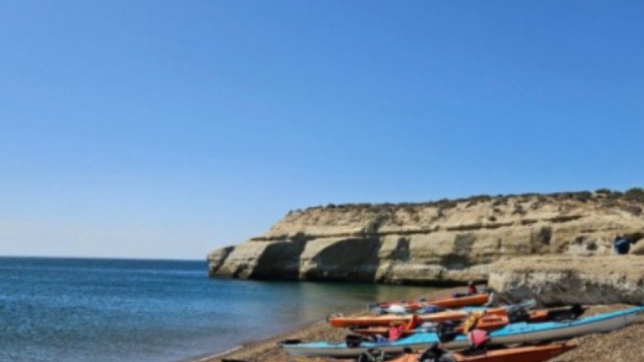 Engaños y kayak: Detenido por usar perfiles falsos para atraer y abusar de mujeres en playas