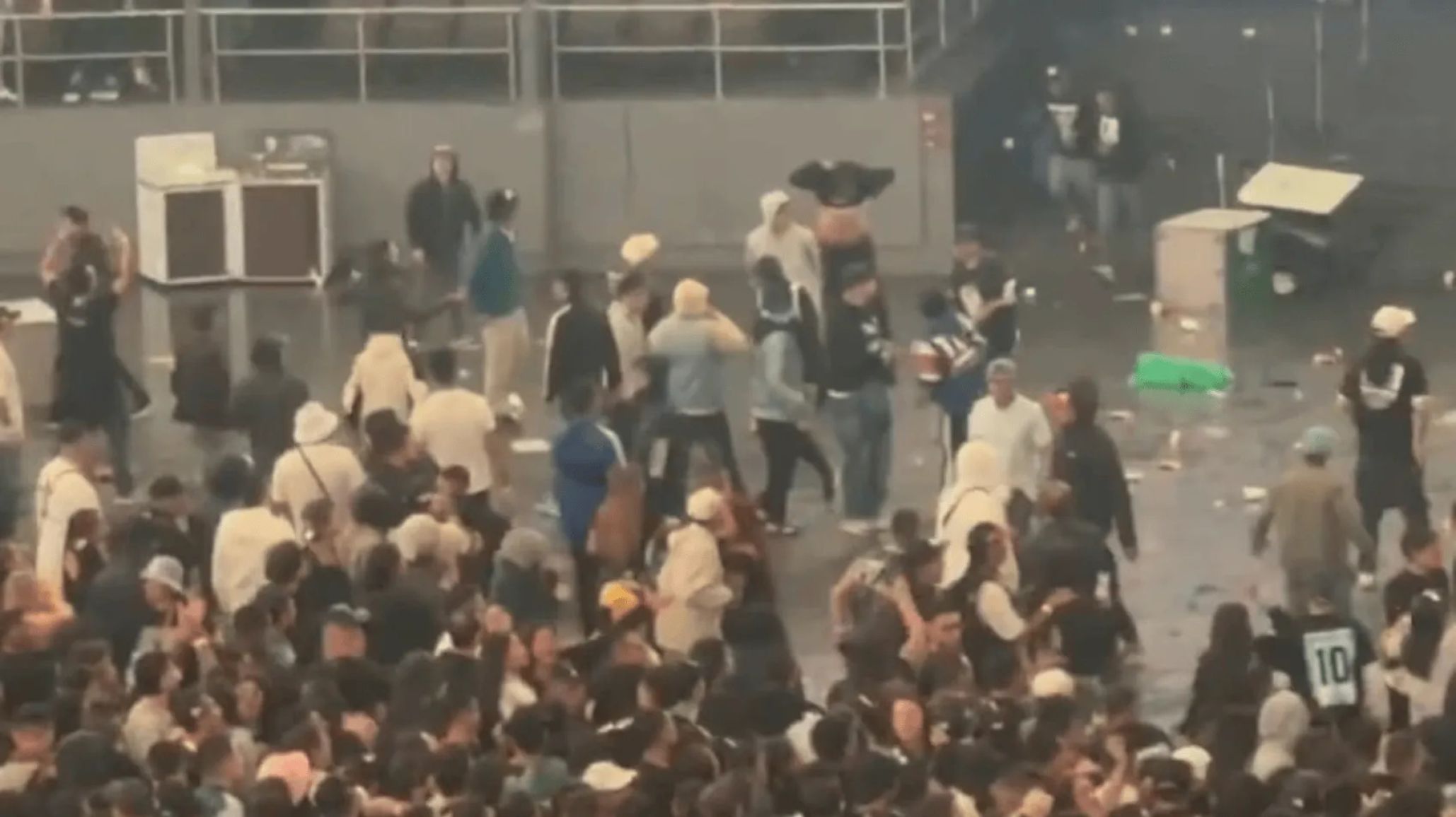 Suspendieron el recital de Damas Gratis en Colombia: batalla campal, disturbios y una persona muerta