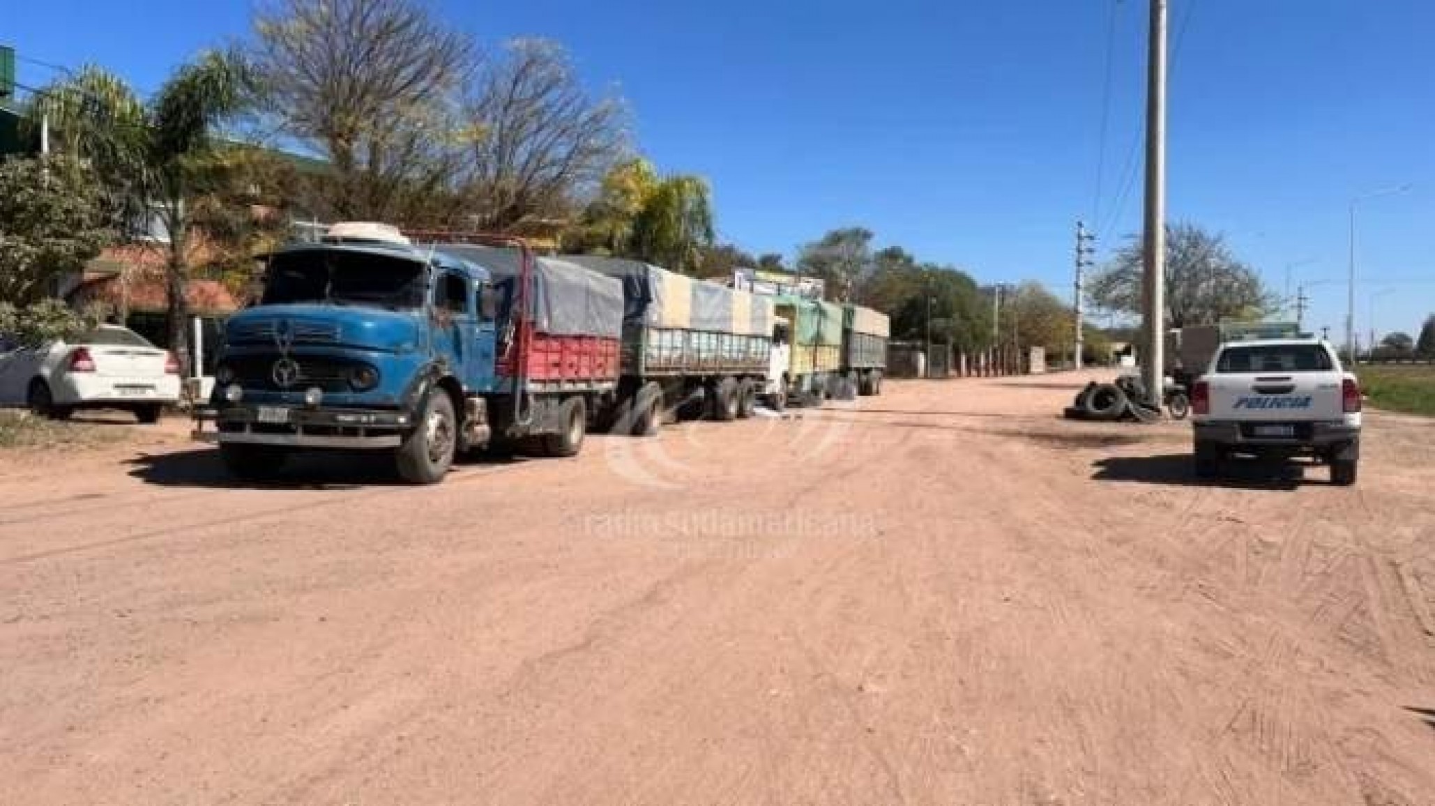 Arreglaba una rueda y murió al ser aplastado por un camión sin frenos