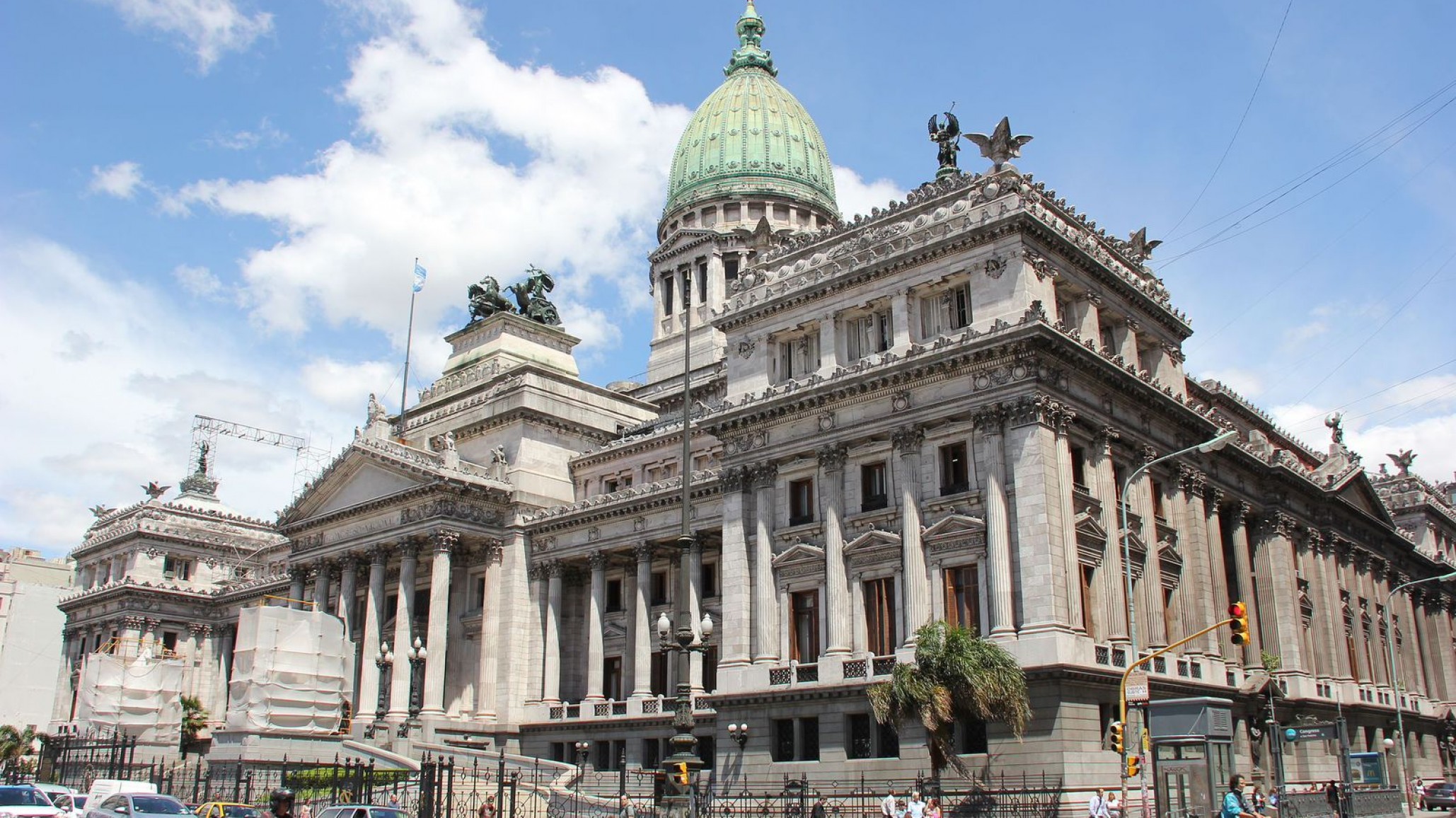 Ruido político: dos lugares para tres ¿o para dos?