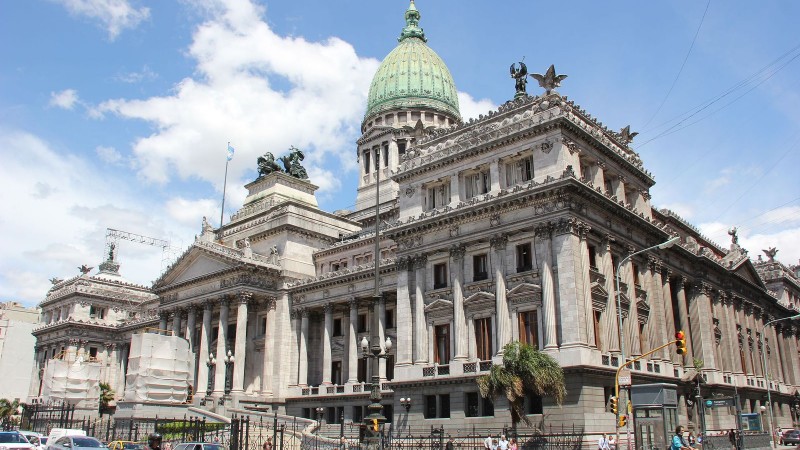 Ruido político: dos lugares para tres ¿o para dos?