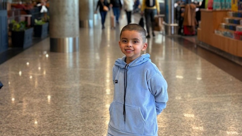 El pequeño comodorense con un curioso síndrome vuelve a casa tras la cirugía y 60 días en Buenos Aires