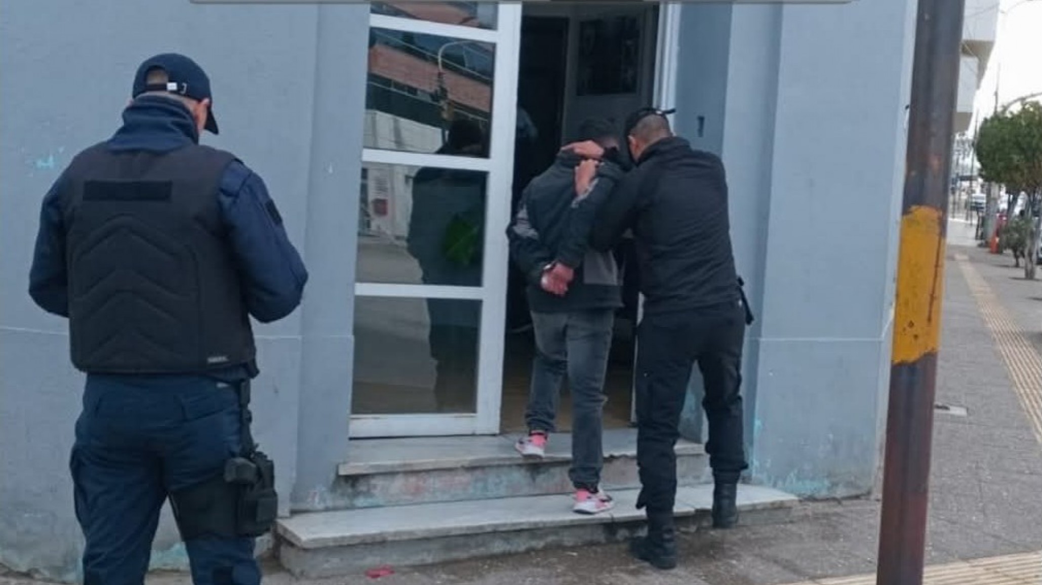 Detuvieron a un hombre que robó un celular en un local de telefonía del Cine Coliseo