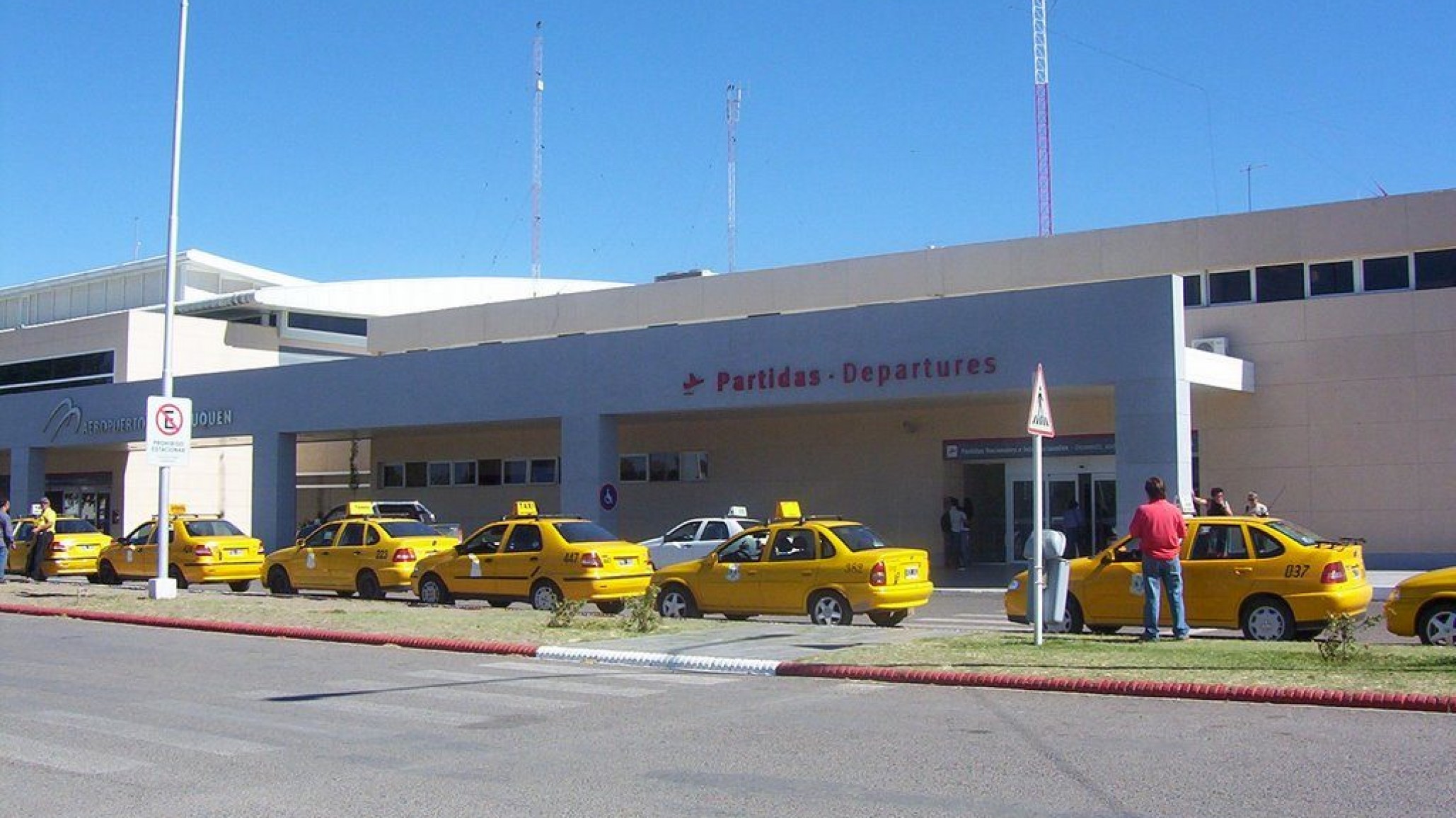 Nuevo capítulo de tensión: un taxista golpeó con un fierro a un Uber en Neuquén