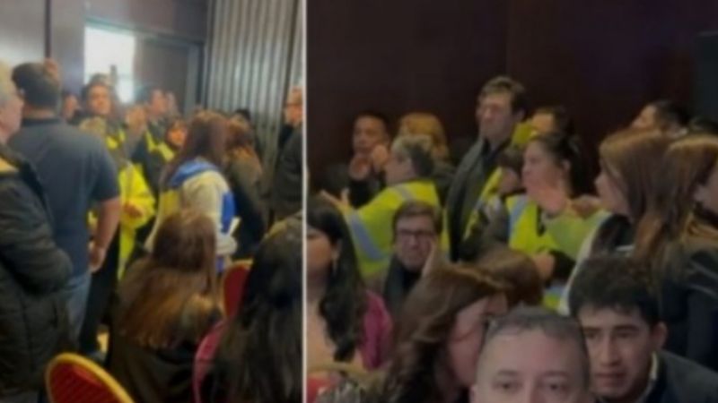 Inspectores municipales se manifestaron en la Expo Turismo por la mala calidad de la indumentaria entregada