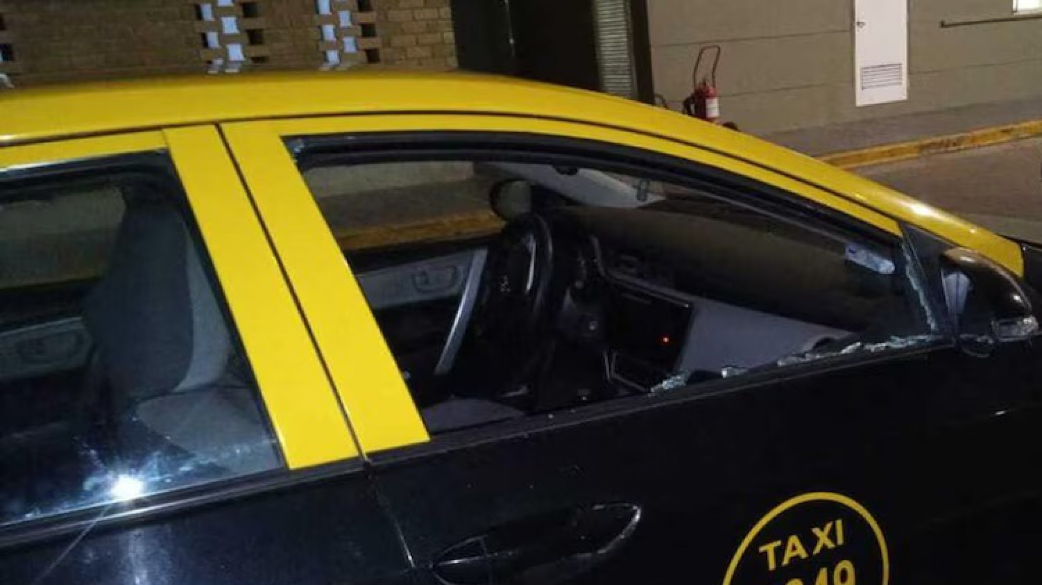 Violento ataque a una turista italiana camino a Ezeiza: la golpearon con un ladrillo y terminó internada